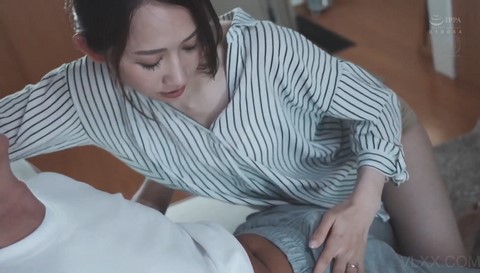 Phang cô gái vú hồng quá là sướng Kana Mito